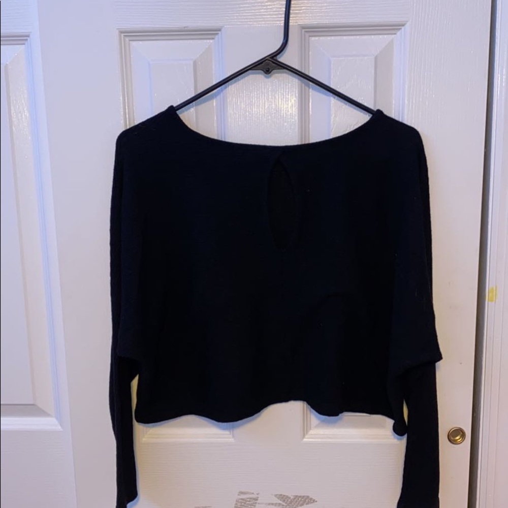 Cropped Black Top
